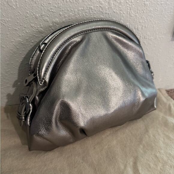VERA WANG 🩶 NEW Metallic Silver Clutch & Crossbody Bag - Picture 14 of 17